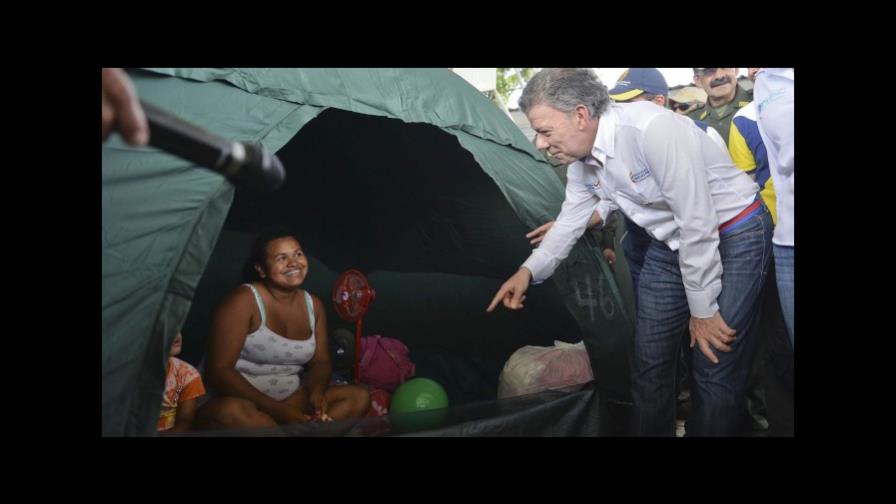 Santos visita paso fronterizo con Venezuela cerrado por Maduro