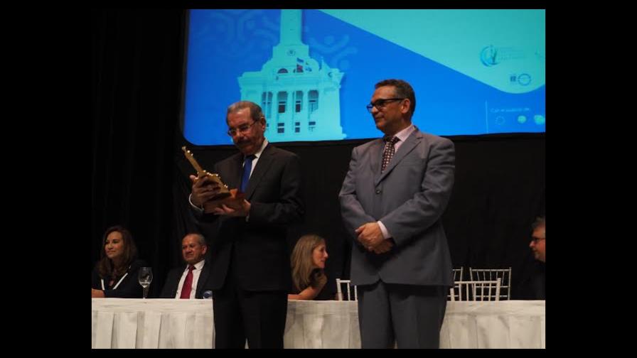 Presidente Medina entrega mañana el Premio Provincial a la Calidad de Santiago