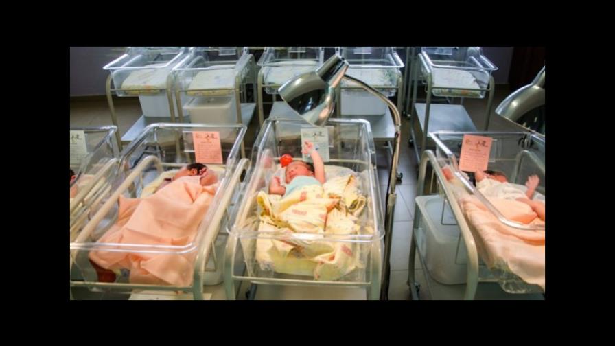 Una menor de edad da a luz al habitante número 10 millones de nuestro país