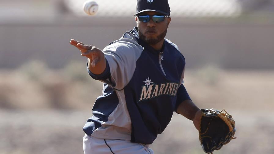 Robinson Canó sigue en el terreno pese a los dolores