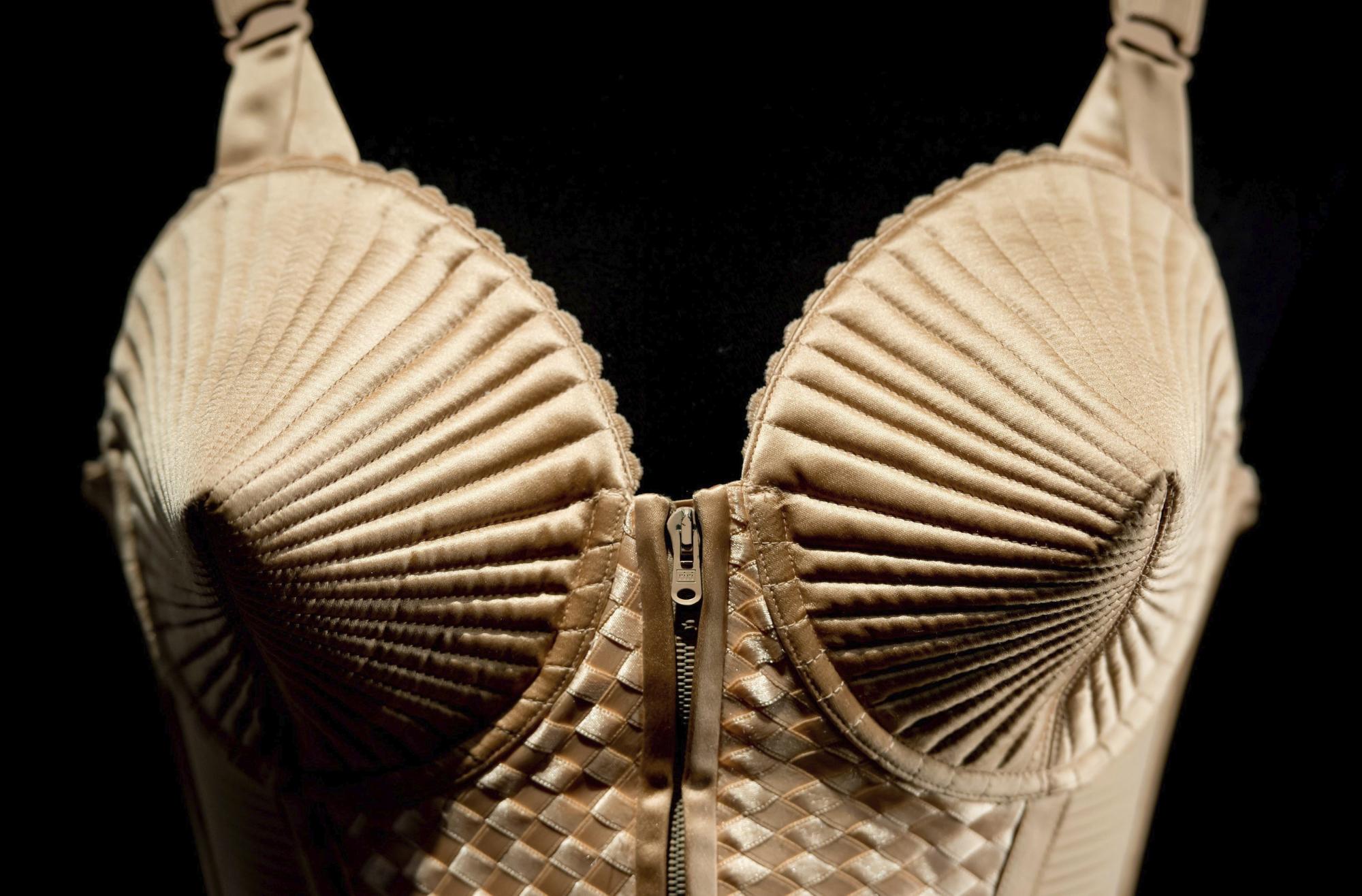 Corsé creado por el diseñador para la cantante Madonna.