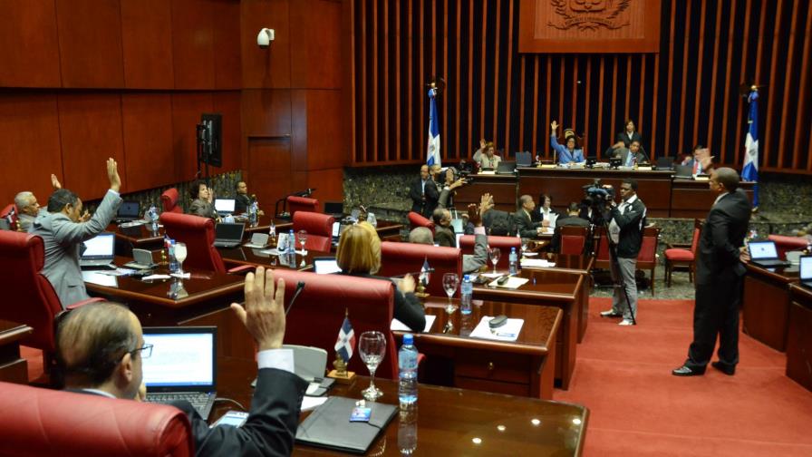 Senado aprueba en segunda lectura suspensión por un año de Ley sobre Notariado