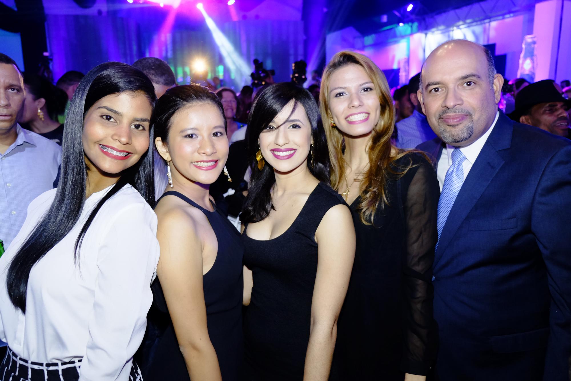 Carol Mañón, Gah Yi Fung, Leslie-Ann Thomas, Jennifer Laureano y Víctor Rosario.