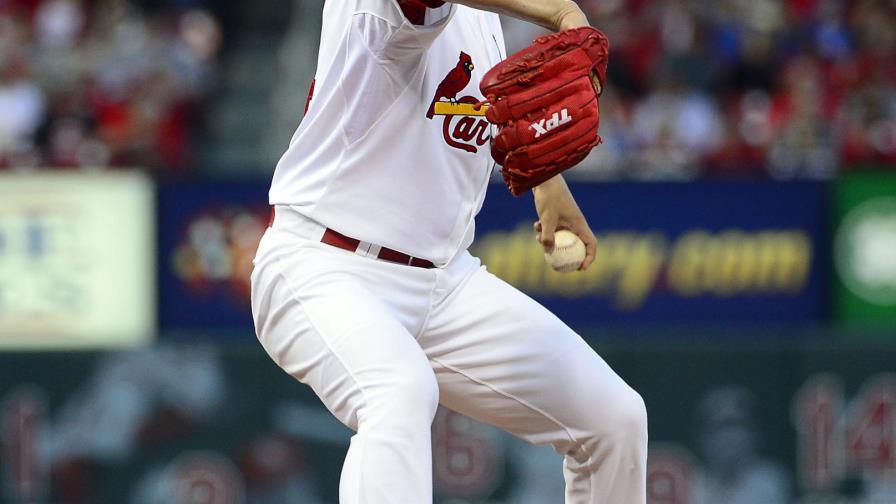 Pham impresiona y Cardenales superan a Cerveceros 