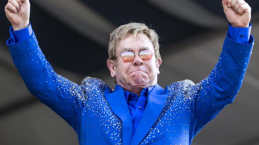 TV Rusa gasta broma a Elton John haciéndose pasar por Putin