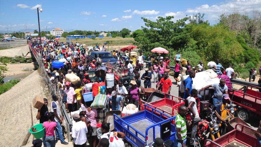Comerciantes dominicanos se oponen a medida prohíbe entrada productos a Haití Comerciantes dominicanos se oponen a medida prohíbe entrada productos a Haití