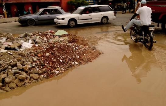 Lluvias y el Metro crean caos en San Vicente Paul