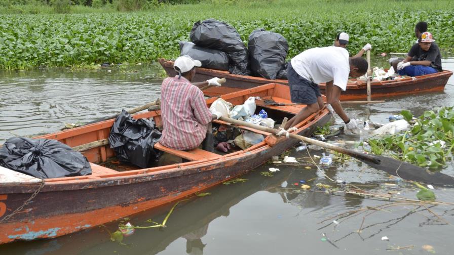Involucran decenas de personas en la limpieza superficial y de ribera del Ozama