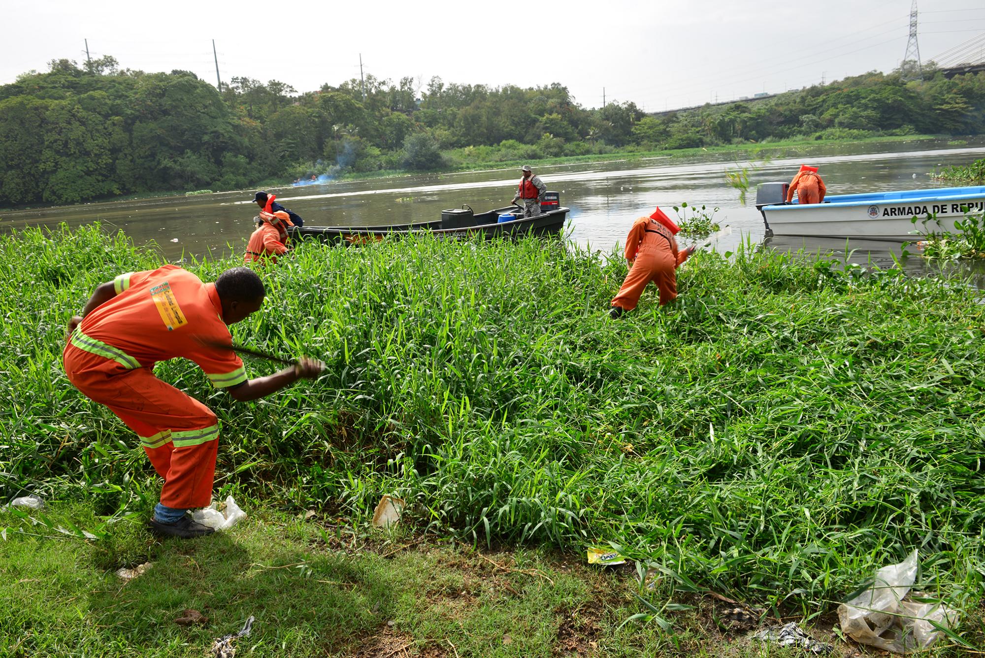 Obreros de Medio Ambiente trabajaron en la limpieza.