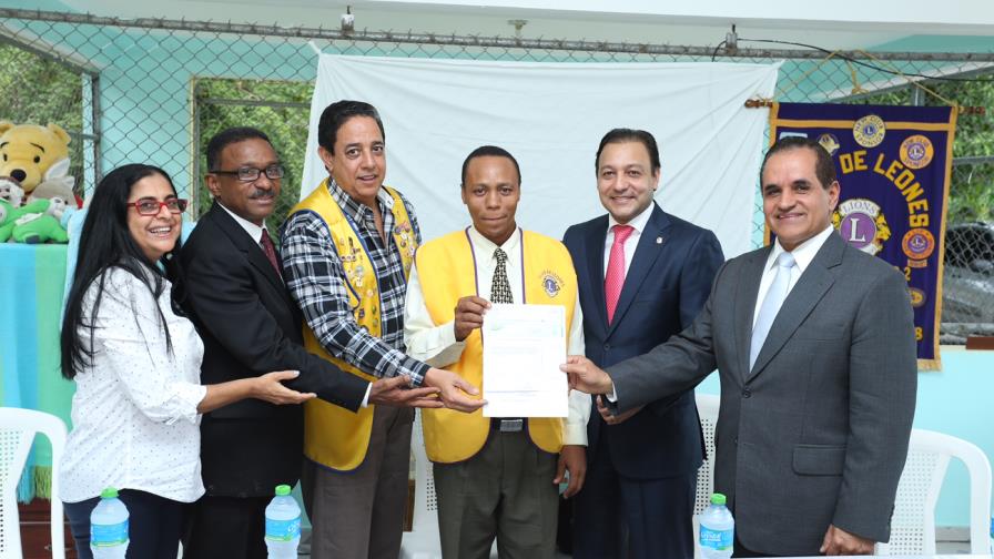 Donan RD$600 mil a hogar de ancianos y filial de Rehabilitación