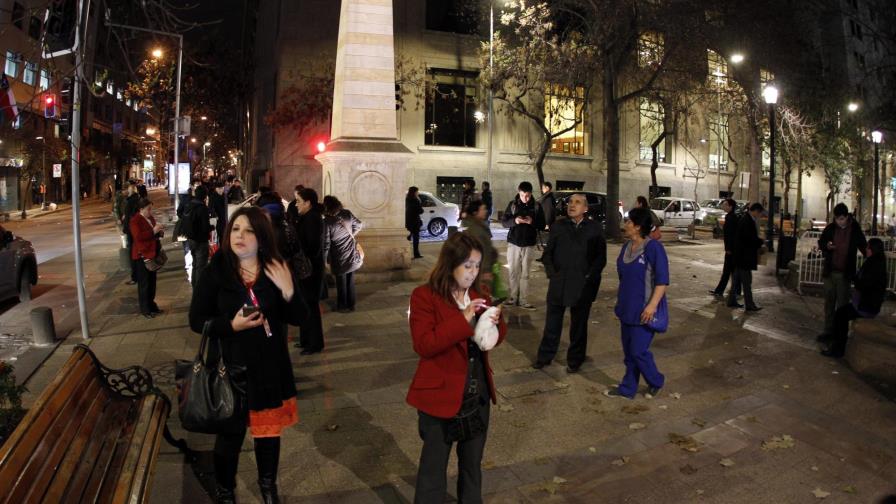 Twitter y WhatsApp, fuente información y sosiego para chilenos tras terremoto