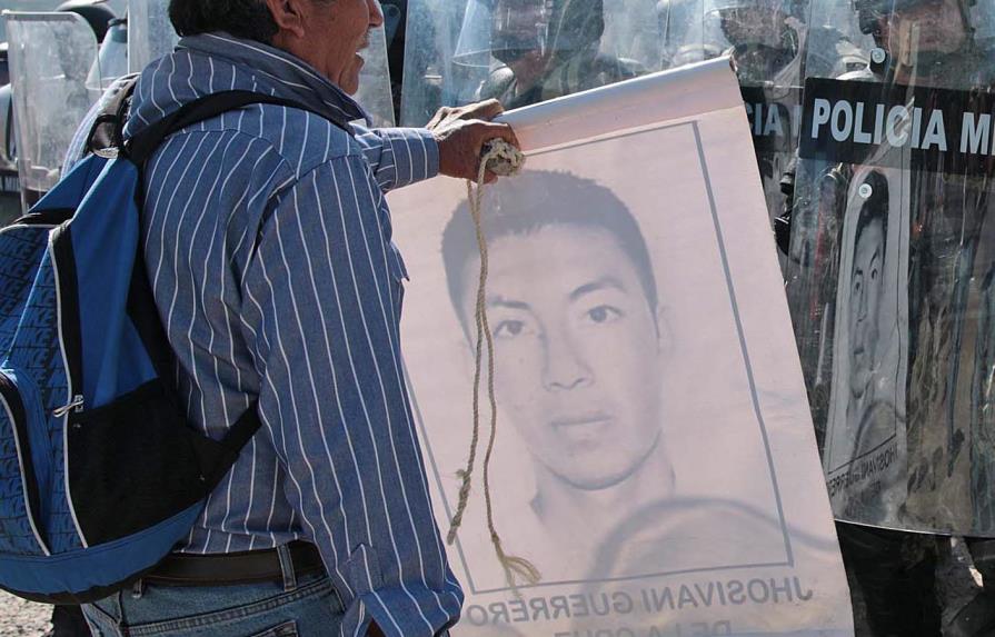 Padres de 43 desaparecidos en Iguala cuestionan identificación de otro joven