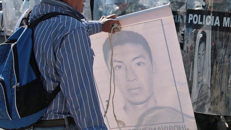 Padres de 43 desaparecidos en Iguala cuestionan identificación de otro joven