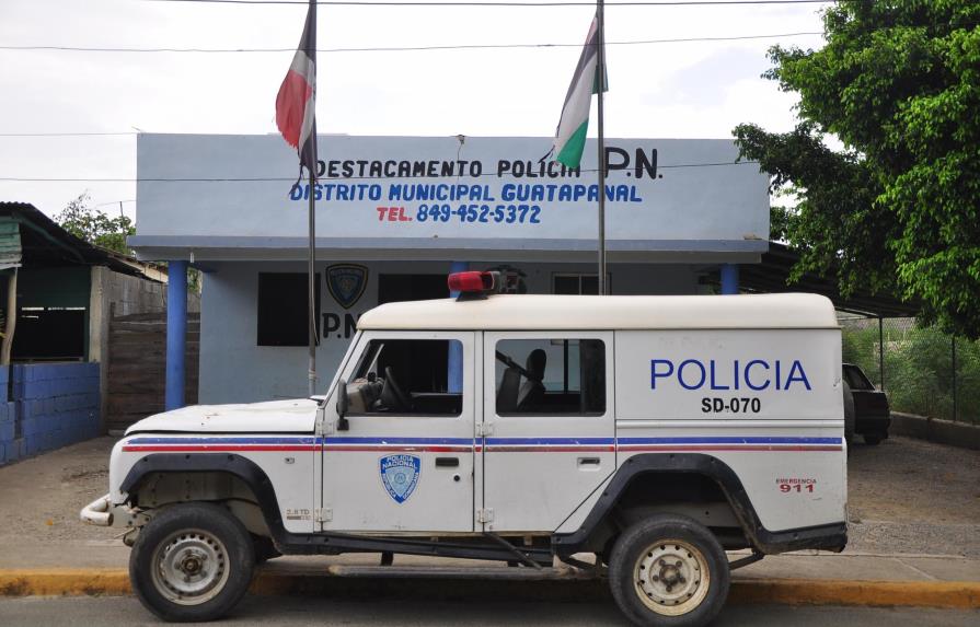 Turba con armas de fuego y machetes retira motocicleta de cuartel policial en Guatapanal