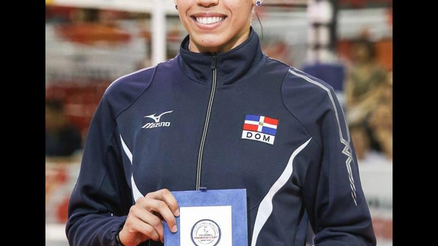 Niverka pasó de atacante a acomodadora en el voleibol