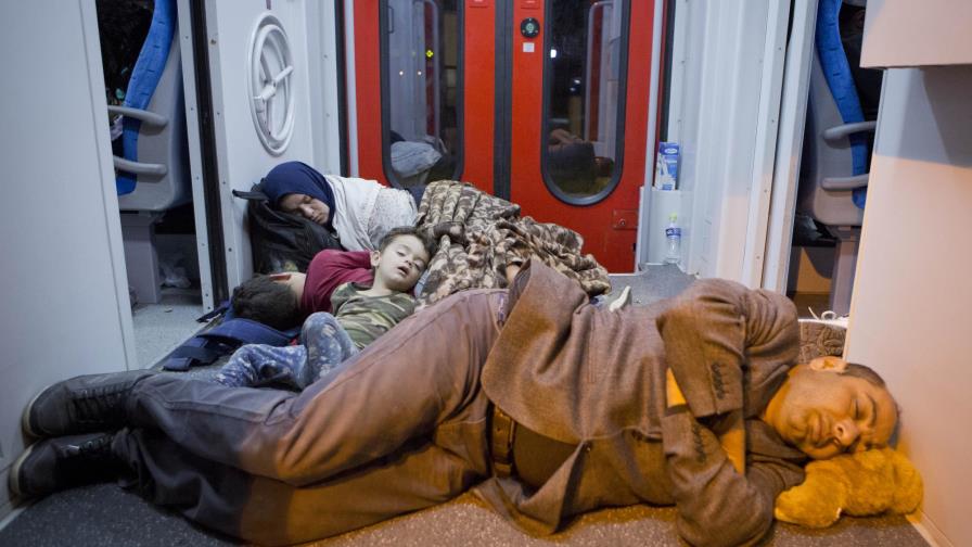 Países europeos cierran fronteras y puentes a migrantes 