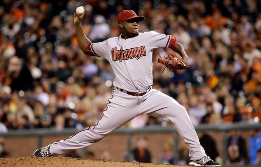 Dominicano De La Rosa lanza bien y guía victoria de Diamondbacks 