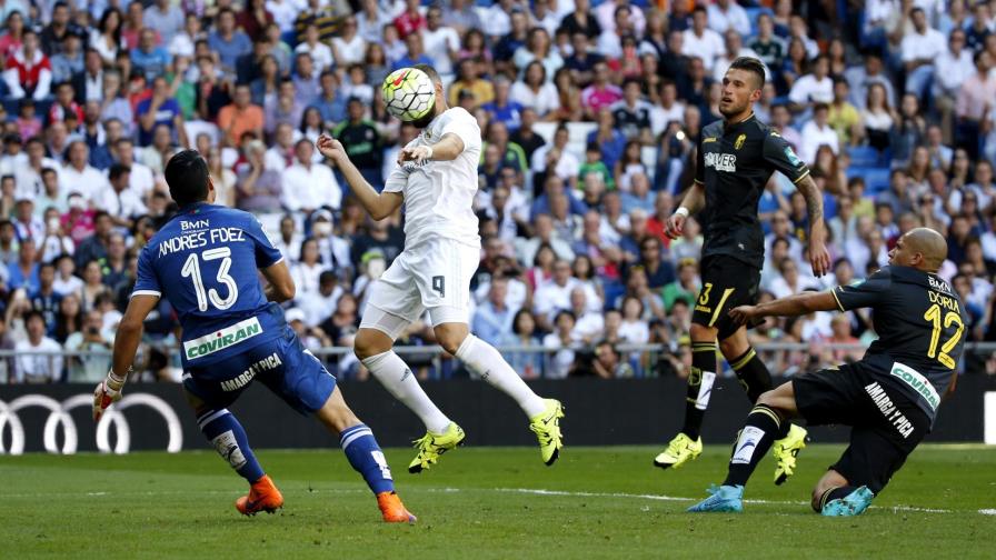 Real Madrid gana al Granada (1-0) gracias a un gol de Benzema y las paradas de Navas