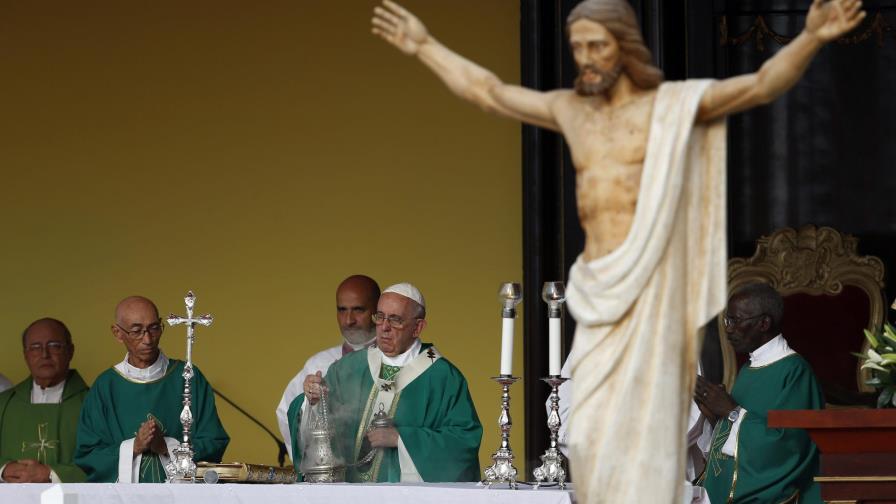 El papa insta a los cubanos a servir “a las personas” y no a las ideas