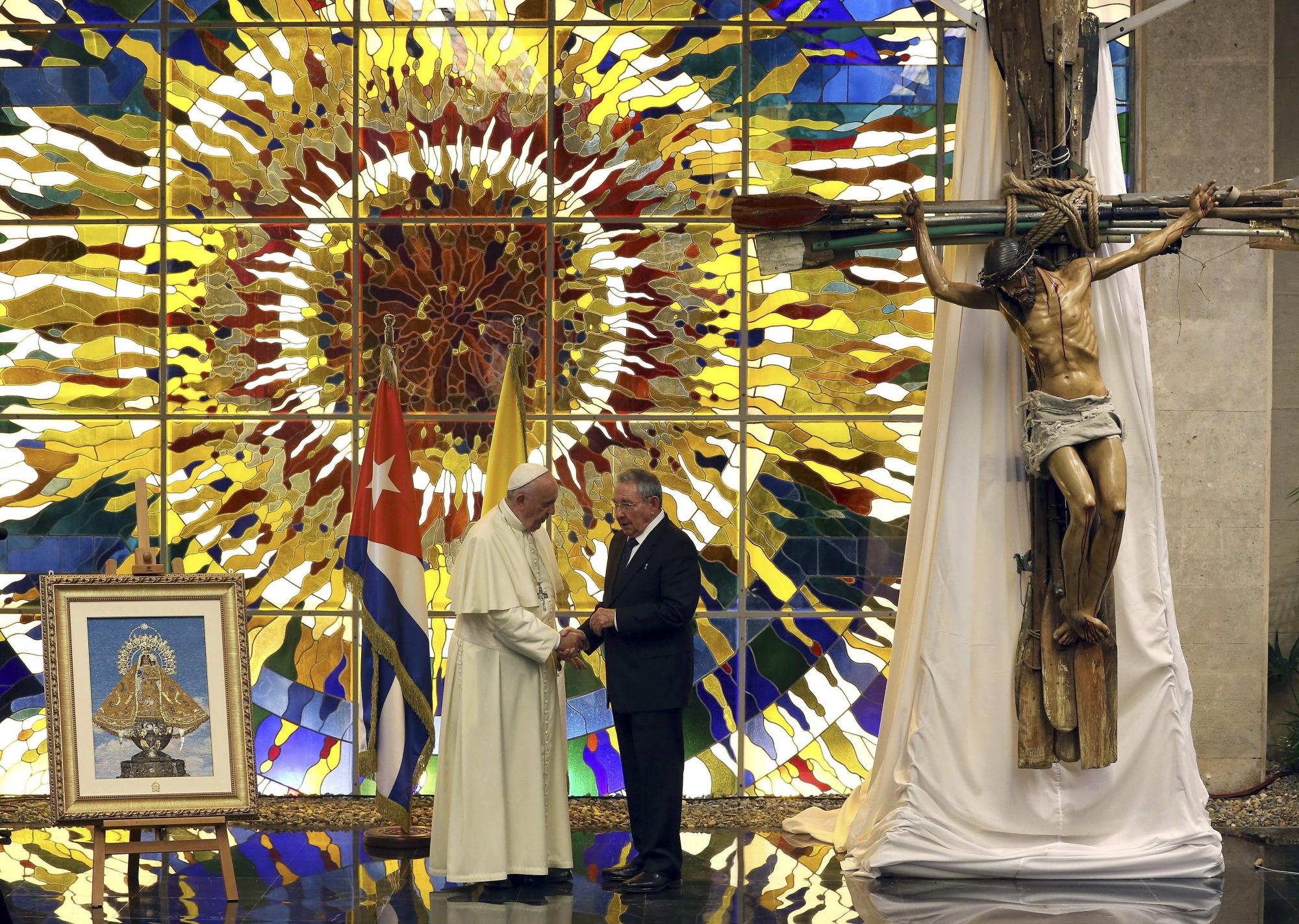 Intercambios de regalos del Papa Francisco y el Presidente de Cuba, Raúl Castro