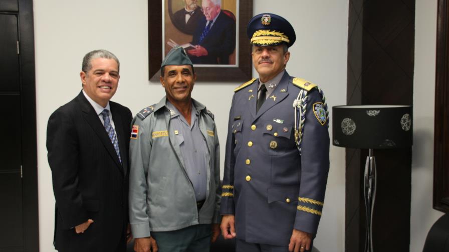 Amarante Baret y jefe Policía Nacional analizan seguridad en las escuelas 