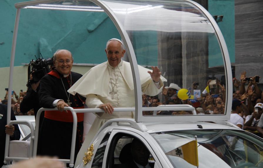 El papa Francisco llama a los religiosos a ser pobres y tener misericordia