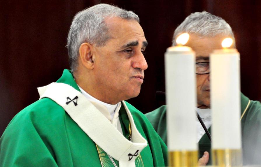 Arzobispo de Santiago califica de abuso contratar a obreros sin darles protección