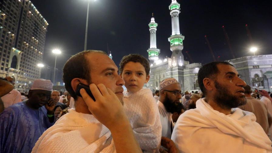 Evacúan a 1,500 peregrinos por un incendio en un hotel de La Meca