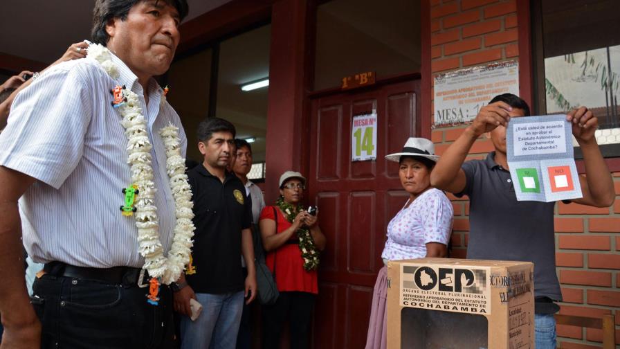 Evo Morales sufre derrota en referendo por autonomías 