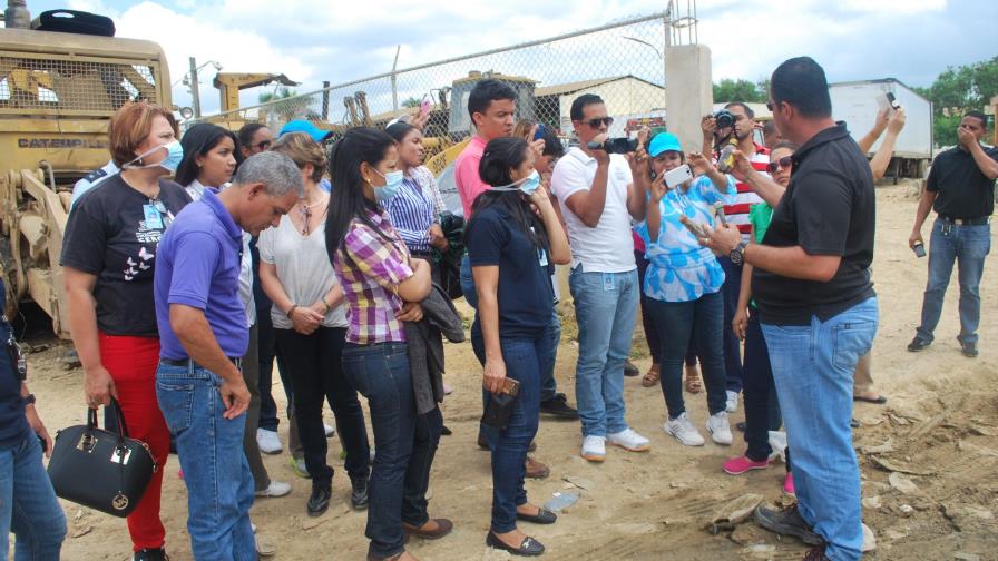 Funcionarios judiciales conocen proceso de reciclaje en visita a Duquesa