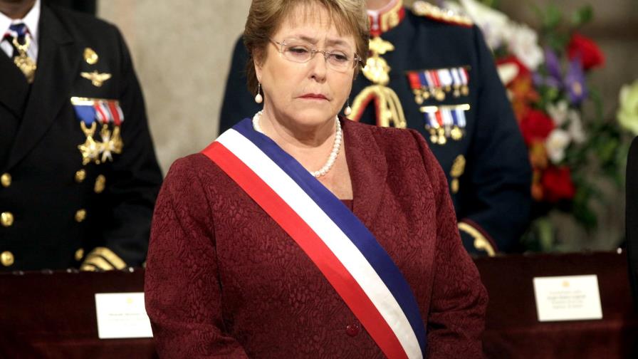 Congelan en Chile sueldos de Bachelet y altos cargos por freno de la economía 