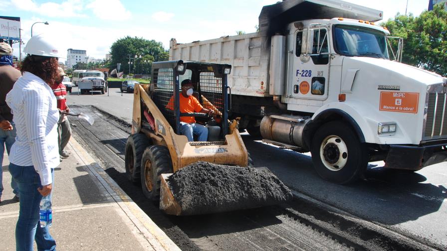 El Ministerio de Obras Públicas dice que construye más de 100 obras en el país
Obra Públicas dice construye más de 100 obras en RD