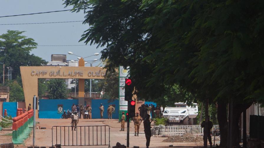 Militares golpistas de Burkina Faso comienzan a entregarse al Ejército