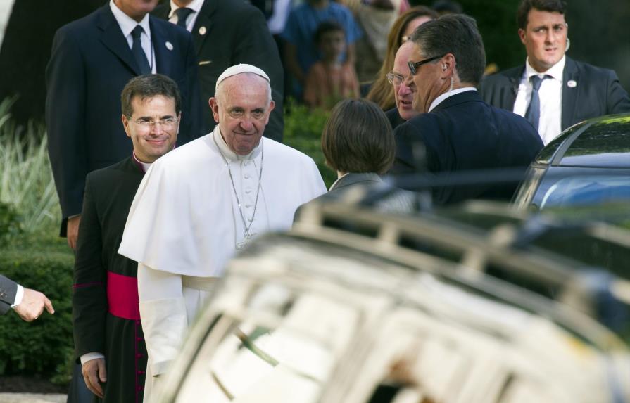 El papa Francisco llegó al aposento donde pasará su primera noche en Estados Unidos