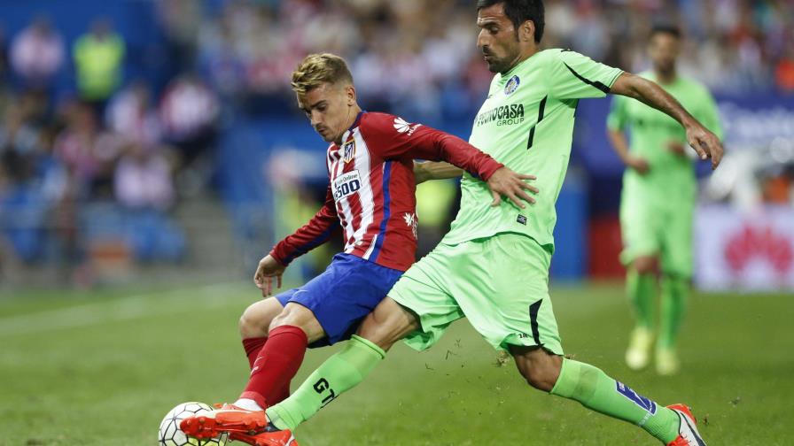 Griezmann decide con doblete por el Atlético, nuevo líder