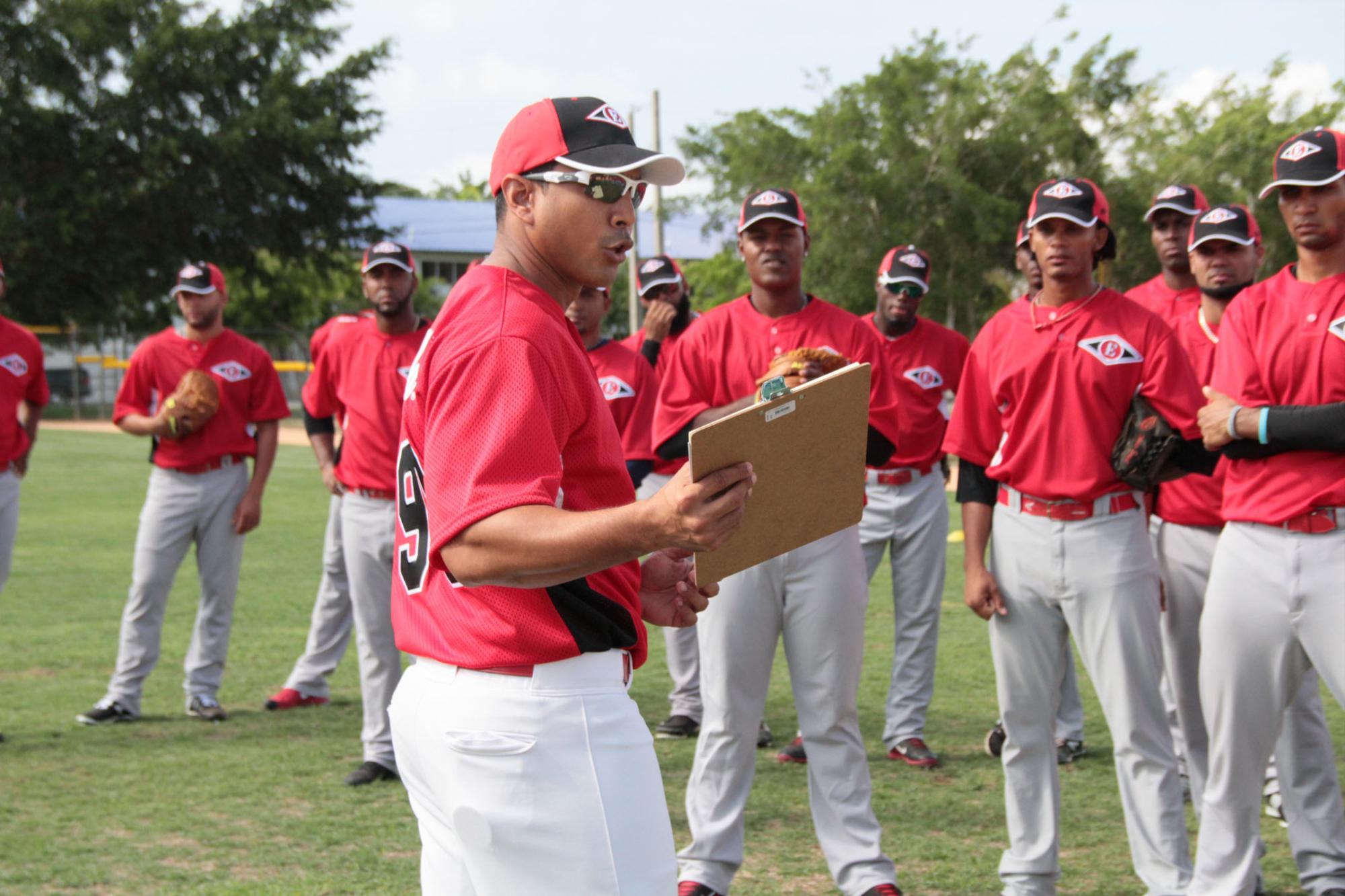 Luis Rojas comenzará por primera vez como el técnico oficial.