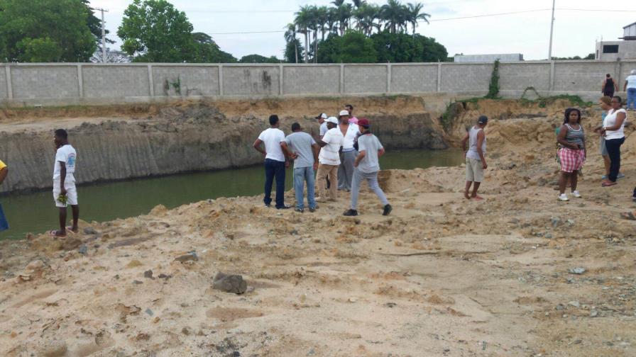 Mueren tres menores ahogados al caer en una zanja de escuela en construcción Mueren tres menores ahogados al caer en una zanja de escuela en construcción