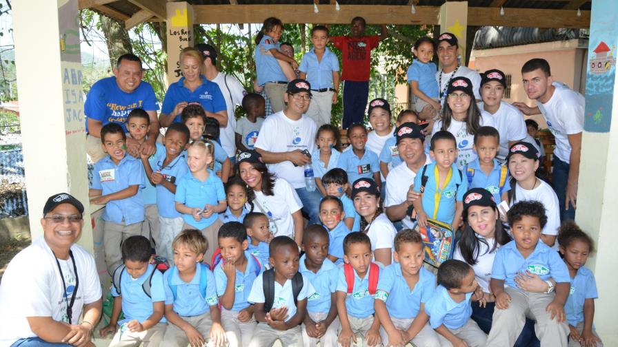 Programa cambia zapatos viejos por nuevos en Jarabacoa Programa cambia zapatos viejos por nuevos en Jarabacoa