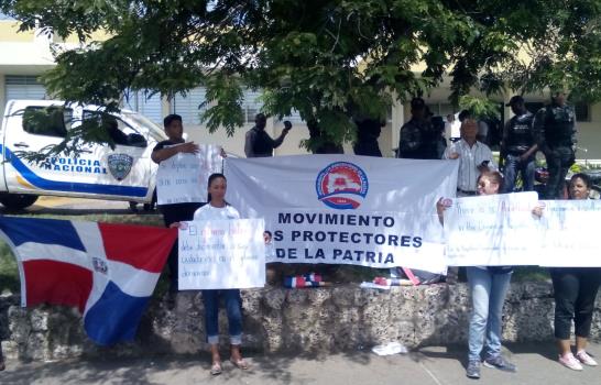 Nacionalistas y prohaitianos coinciden en manifestación frente al Tribunal Constitucional 