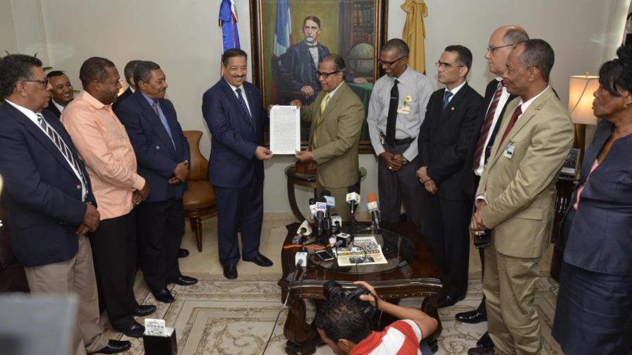 18 partidos notifican a la JCE su decisión de designar dos delegados técnicos