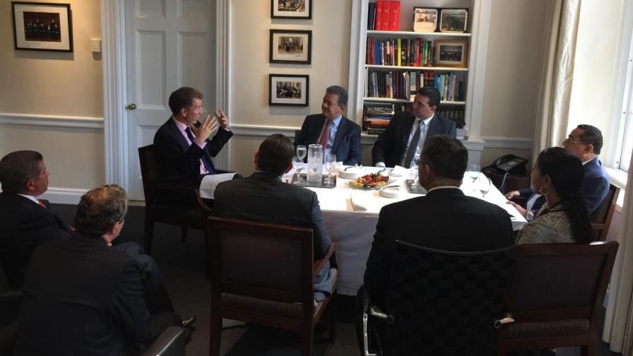 Leonel Fernández suscribe acuerdo con el Medgar Evers College, de Brooklyn