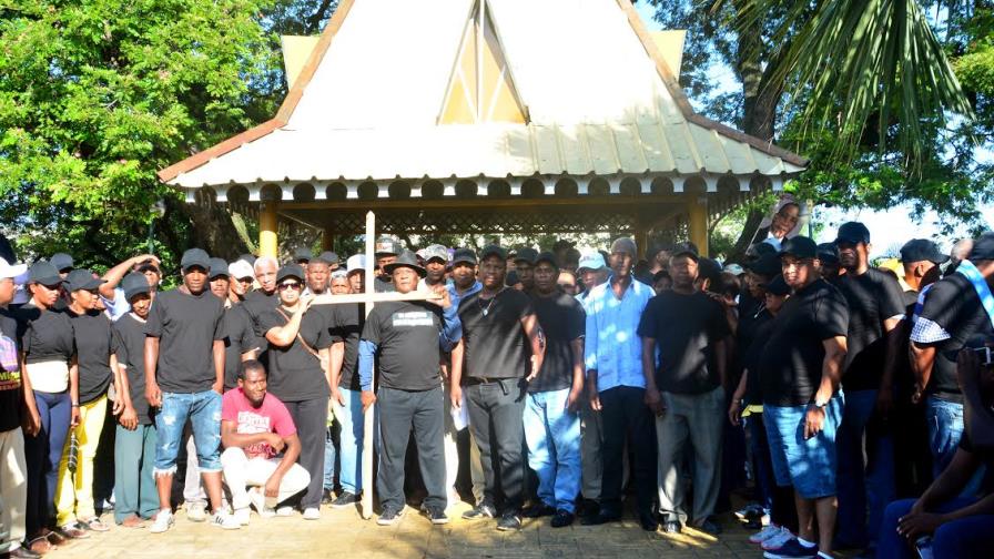 Aspirante a senador inicia vía crucis de Elías Piña a la capital en reclamo de democracia en el PLD