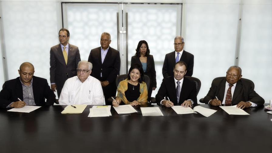 Fundación Falcondo firma acuerdo con la casa museo Cristian Tiburcio