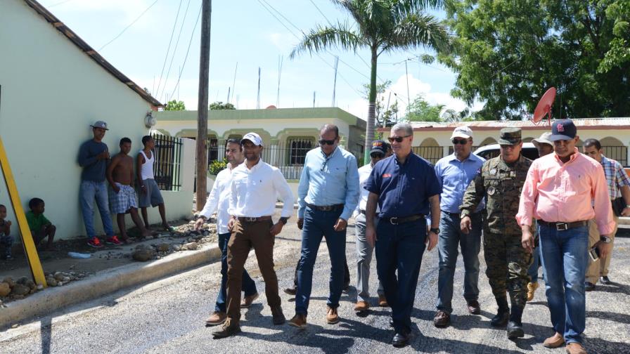 Gonzalo Castillo supervisa obras en San Juan y Elías Píña