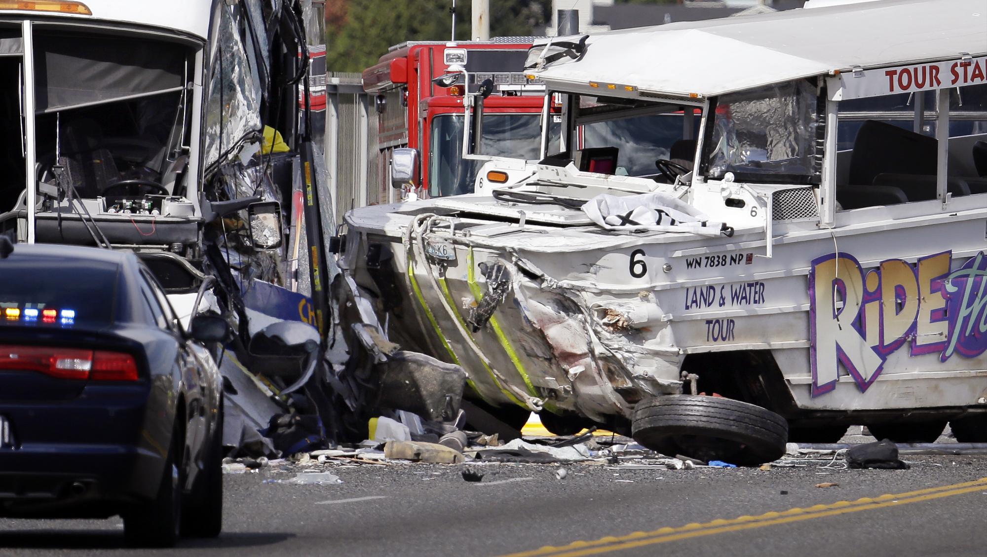 Cuatro muertos y al menos 20 heridos graves en choque entre autobuses en EE.UU.