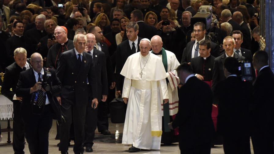 Francisco menciona la “vergüenza” por abusos a menores al llegar a Nueva York