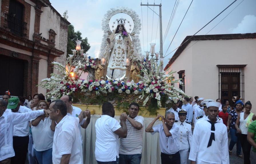 Cientos participan de la procesión de la Virgen de Las Mercedes