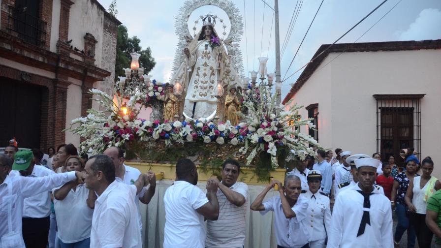 Cientos participan de la procesión de la Virgen de Las Mercedes