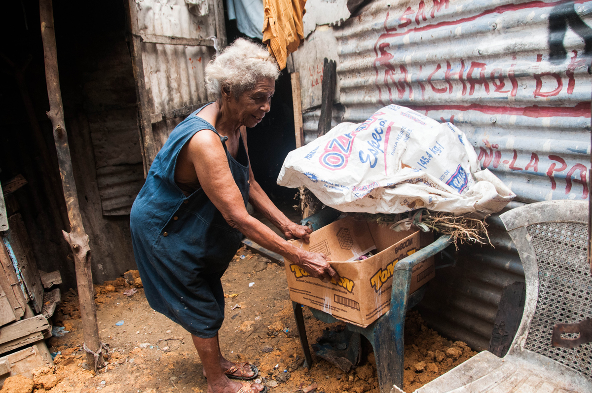 Cuando los investigadores del banco hicieron pruebas con una línea teórica de US$1.92, resultó en un aumento de 148 millones.  