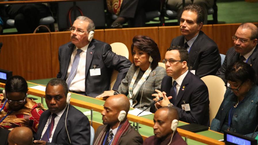 Danilo Medina escuchó al papa, conversó con evangélicos y se reunió con el presidente de AES